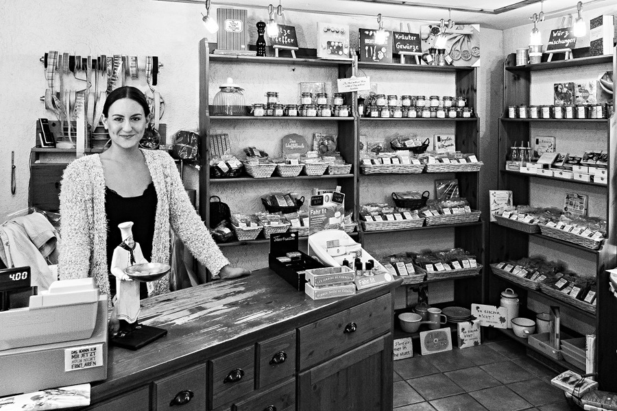 Carina from the herb shop in Zons