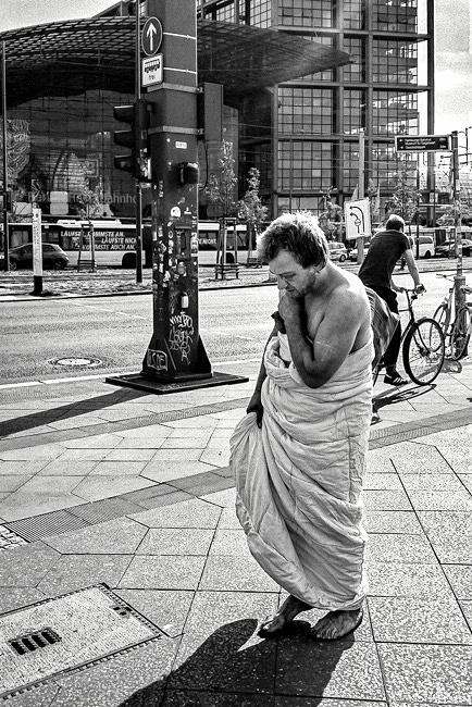 Sozialdokumentarische Fotografie Berlin. Wohnungsloser Mann in Berlin