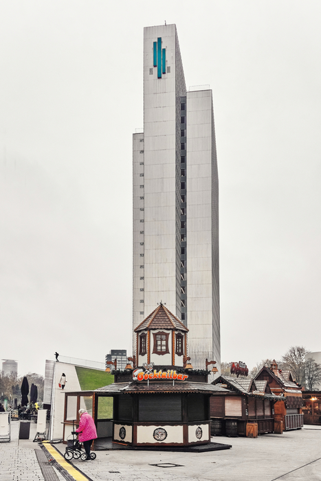 Weihnachtsmarkt an der Schadowstrasse, Dreischeibenhaus und Cocktailbar