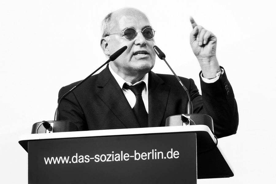 Gregor Gysi at an election rally in Berlin, 2009