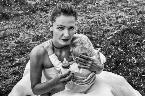 Daria mit Tochter während ihrer Hochzeit