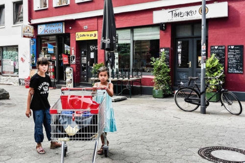 Children in the Karolinen-Quater in Hamburg Children in the Karolinenviertel