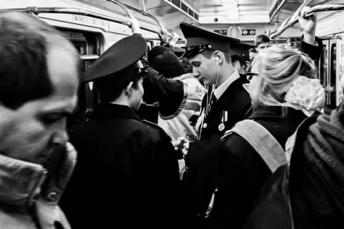 Kadetten in der Metro in Moskau, Russland