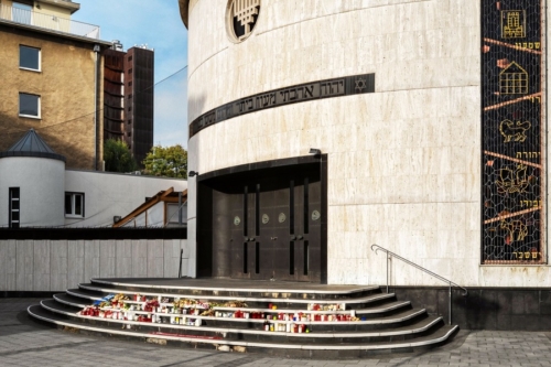 Synagoge der jüdischen Gemeinde in Düsseldorf-Derendorf, Paul-Spiegel-Platz, nach dem Anschlag in Halle Synagoge der jüdischen Gemeinde in Düsseldorf-Derendorf, Paul-Spiegel-Platz, nach dem Anschlag in Halle