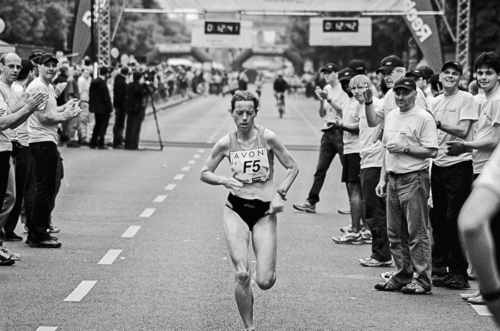 Marathonläuferin Carmen Siewert beim Avon Frauenlauf in Berlin 2008Genre: Dokumentarfotografie