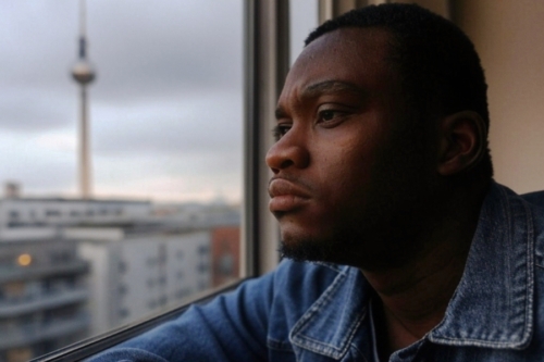 Fred from Ghana. *Where I breathe, I want to be at home.* Berlin, 2022. Taken during the Corona pandemic in emergency accommodation. A photographic and artistic commentary on belonging, isolation, and the need for a home – between the experience of the pandemic and the feeling of estrangement. Fred from Ghana. *Where I breathe, I want to be at home.* Berlin, 2022. Taken during the Corona pandemic in emergency accommodation. A photographic and artistic commentary on belonging, isolation, and the need for a home – between the experience of the pandemic and the feeling of estrangement.